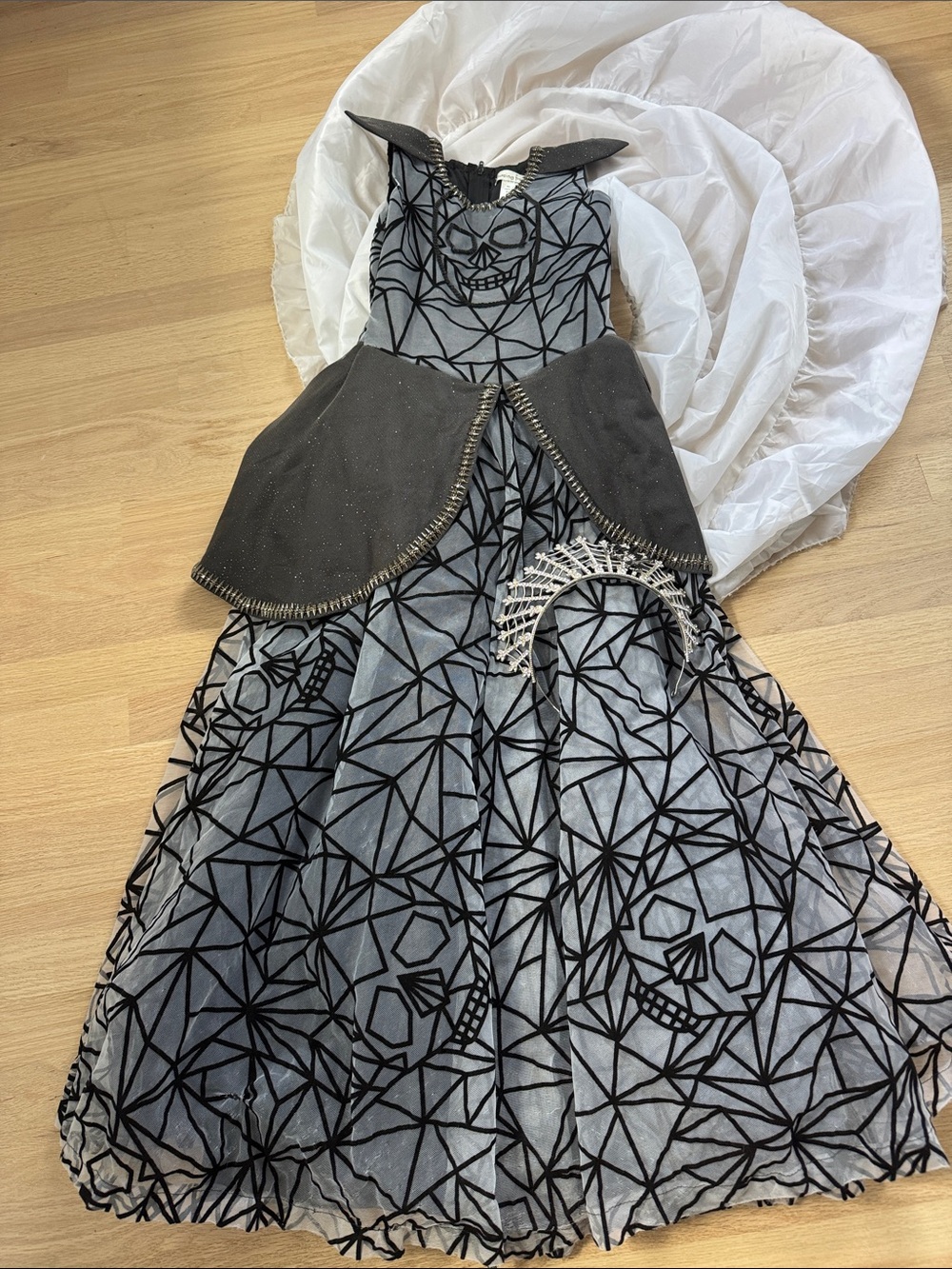 Girls Black and Gray Skeleton Queen Costume size 10